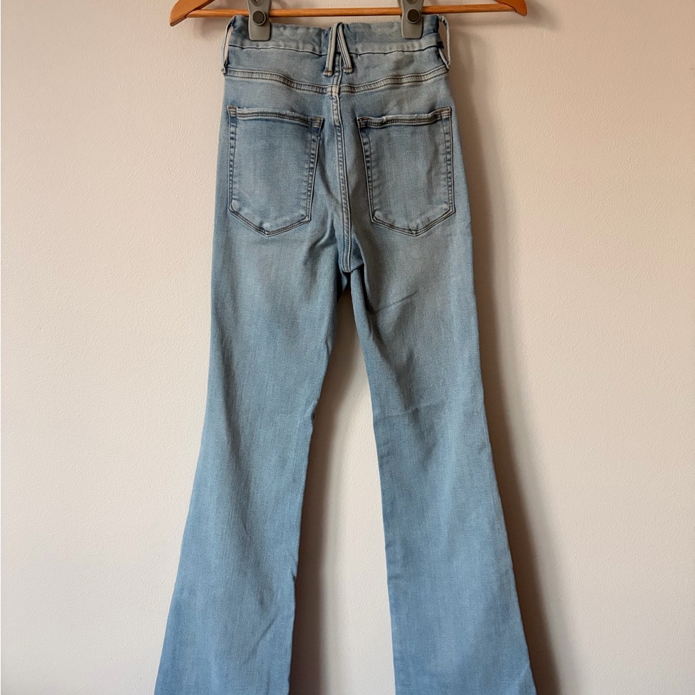 Good American Good Flare High Rise Split Hem Jeans Light Wash Size 26 - Picture 6 of 10
